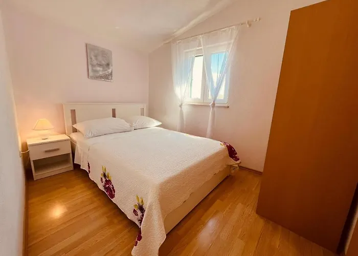 With Parking Space Zecevo, - 20020 Apartamento