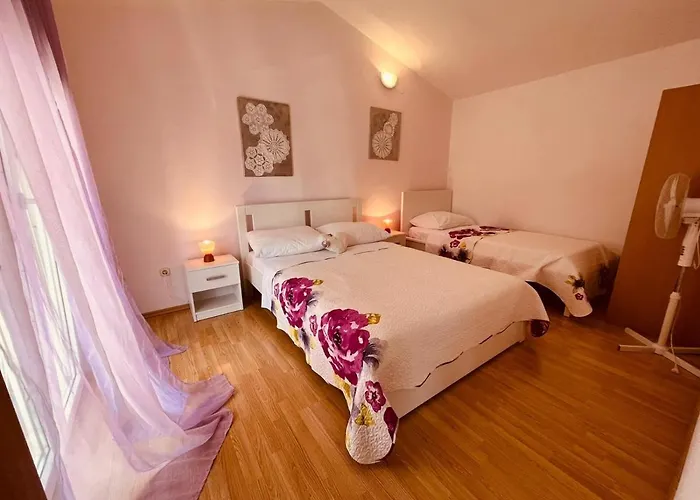 With Parking Space Zecevo, - 20020